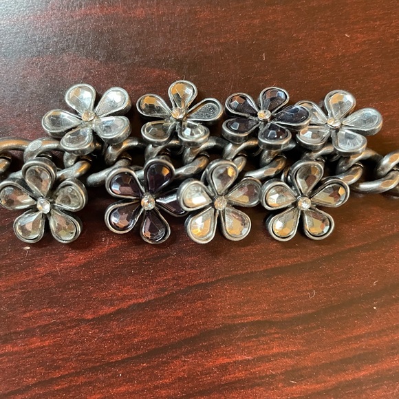 Abercrombie & Fitch flower bracelet - Picture 3 of 5